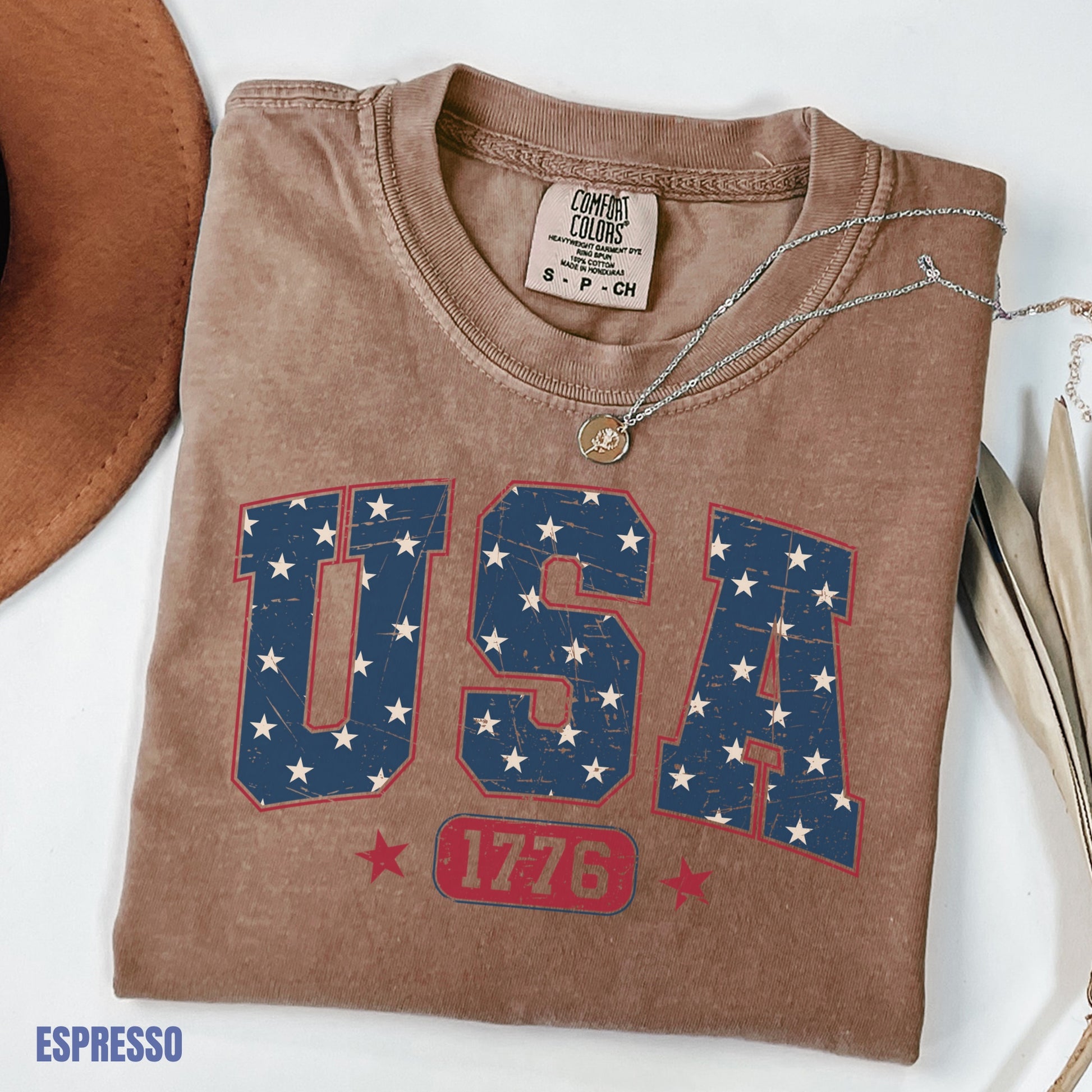 a t - shirt with the word usa on it