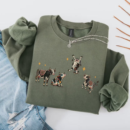 Funny Cows Sweatshirt – Cozy Christmas Sweater | Animal Holiday Tee Gift